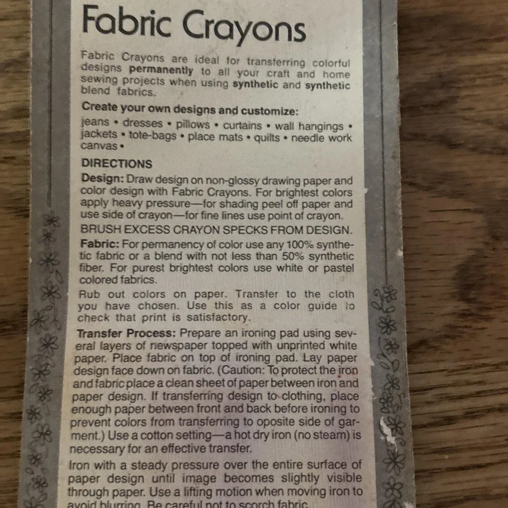 NOS Vintage Transfer Fabric Crayons 8 Crayola colors‎ Made in USA